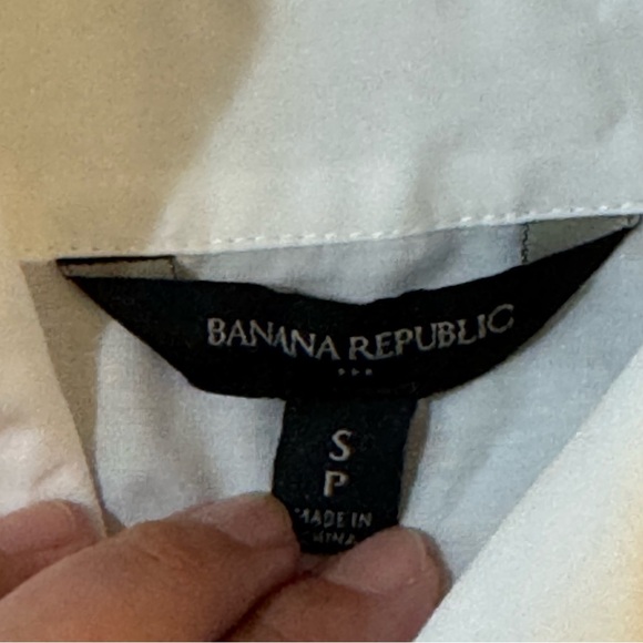 Banana Republic White Button Down Shirt 

#1119 - Picture 6 of 7